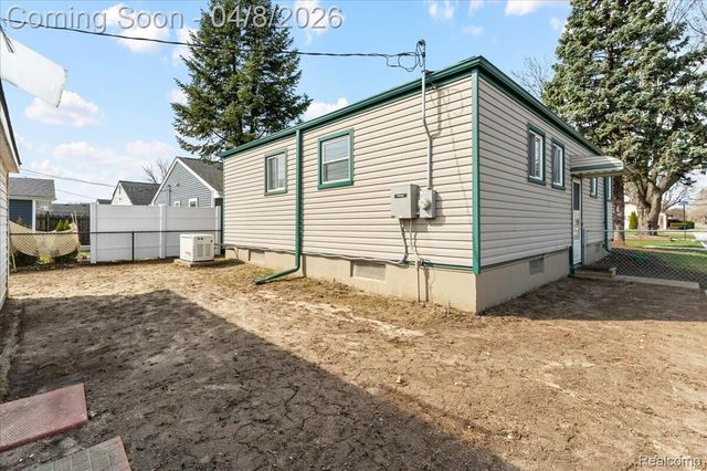 7807 Monroe Boulevard, Taylor, MI 48180