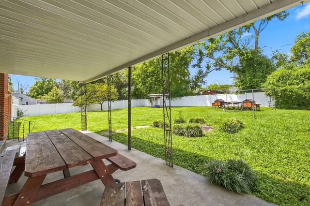 122 Hammond Ave, Lebanon, TN 37087