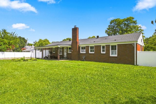 122 Hammond Ave, Lebanon, TN 37087