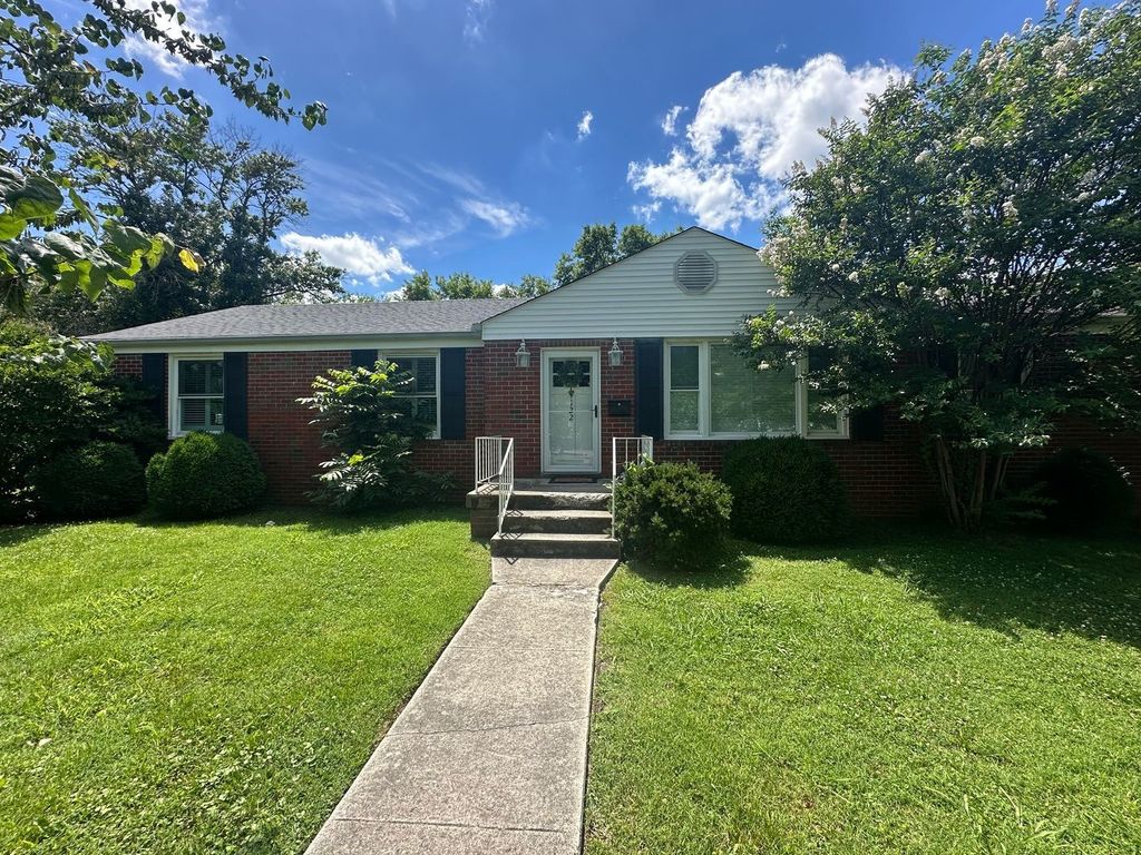 122 Hammond Ave, Lebanon, TN 37087
