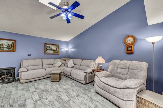 2608 Pine Oak Court, Niles, OH 44446