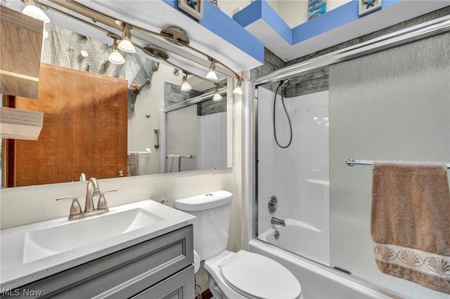 2608 Pine Oak Court, Niles, OH 44446