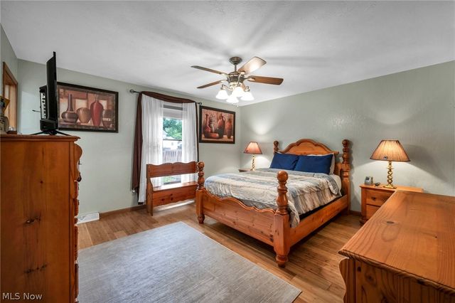 2608 Pine Oak Court, Niles, OH 44446