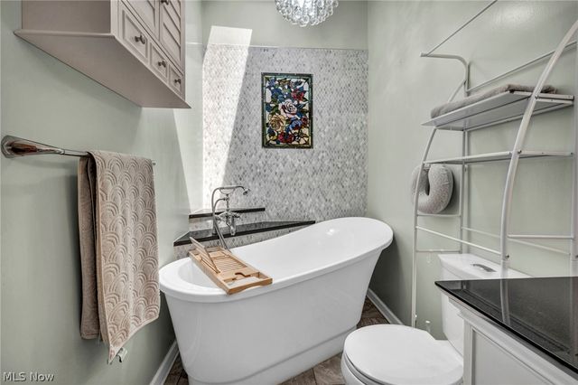 2608 Pine Oak Court, Niles, OH 44446