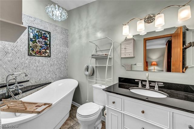 2608 Pine Oak Court, Niles, OH 44446
