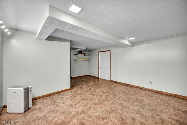 2608 Pine Oak Court, Niles, OH 44446