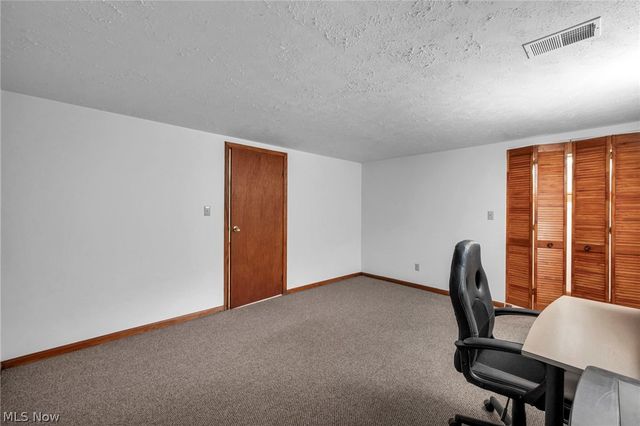 2608 Pine Oak Court, Niles, OH 44446