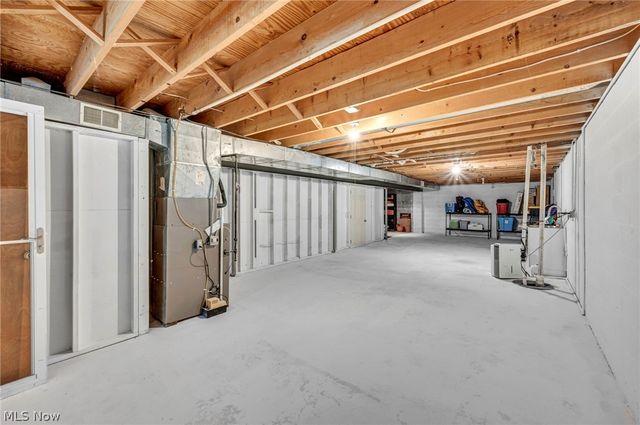 2608 Pine Oak Court, Niles, OH 44446