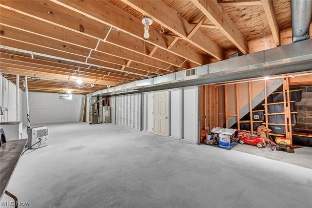 2608 Pine Oak Court, Niles, OH 44446