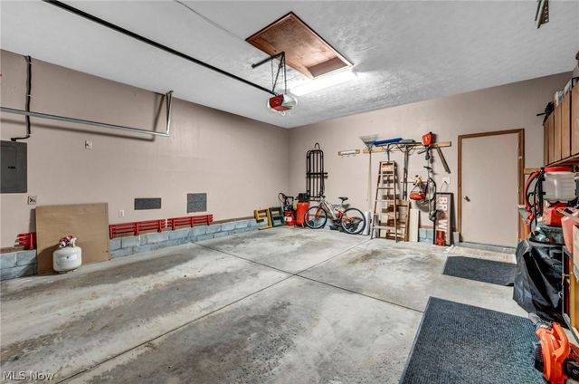 2608 Pine Oak Court, Niles, OH 44446