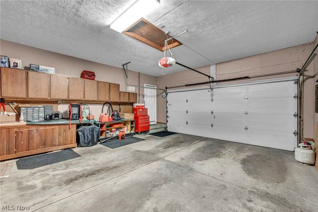 2608 Pine Oak Court, Niles, OH 44446