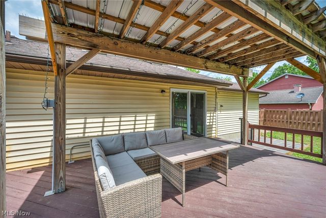 2608 Pine Oak Court, Niles, OH 44446
