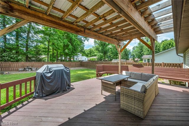 2608 Pine Oak Court, Niles, OH 44446