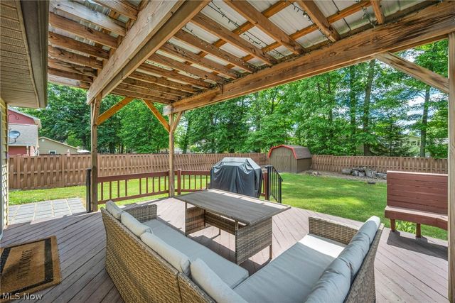 2608 Pine Oak Court, Niles, OH 44446
