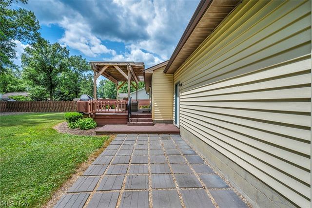 2608 Pine Oak Court, Niles, OH 44446