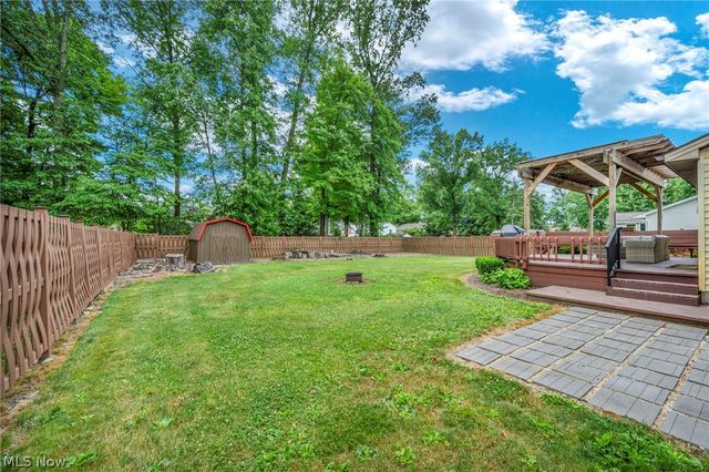 2608 Pine Oak Court, Niles, OH 44446