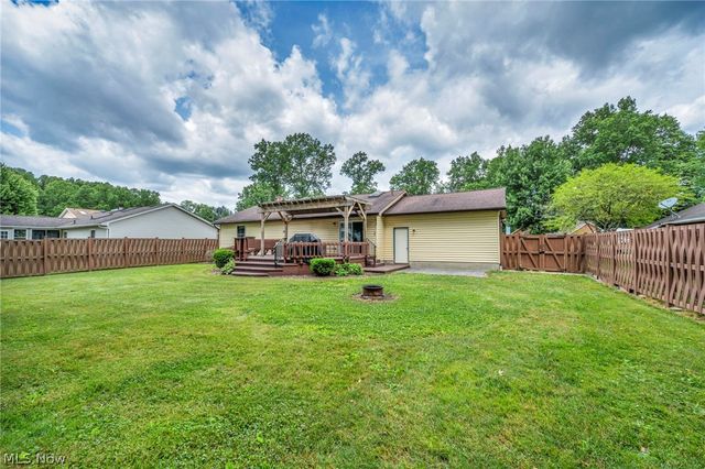 2608 Pine Oak Court, Niles, OH 44446