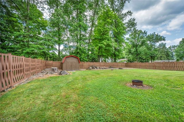 2608 Pine Oak Court, Niles, OH 44446