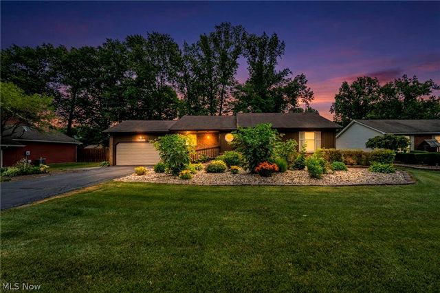 2608 Pine Oak Court, Niles, OH 44446
