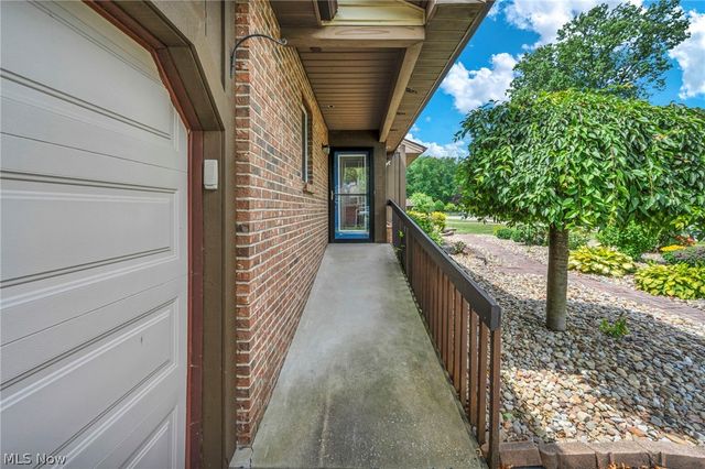 2608 Pine Oak Court, Niles, OH 44446