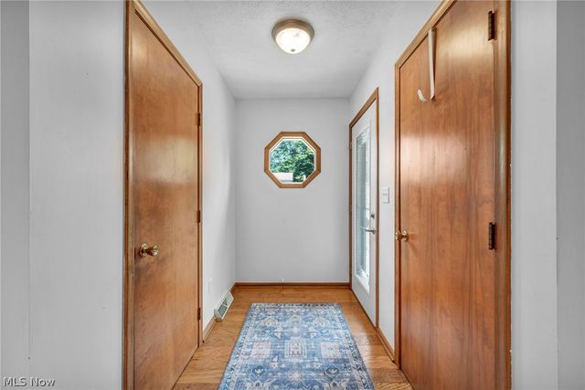2608 Pine Oak Court, Niles, OH 44446