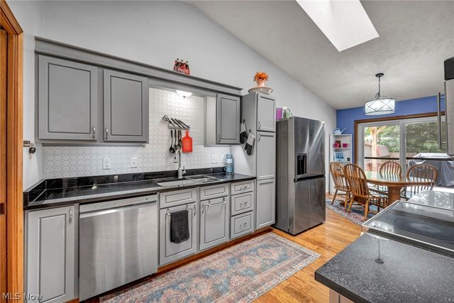 2608 Pine Oak Court, Niles, OH 44446