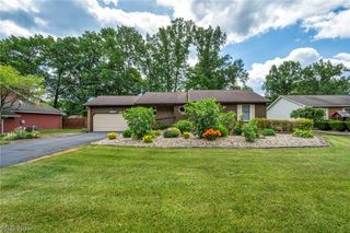 2608 Pine Oak Court, Niles, OH 44446