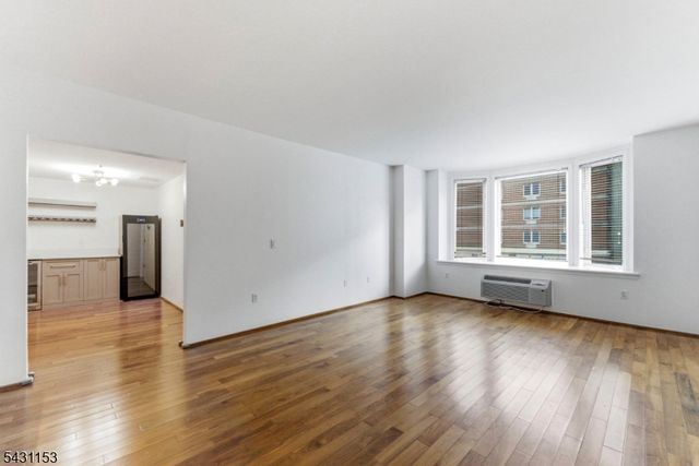 3103 City Pl, Edgewater Boro, NJ 07020