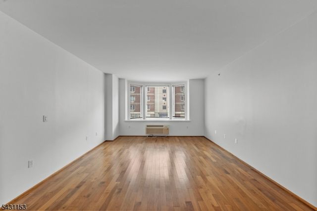3103 City Pl, Edgewater Boro, NJ 07020