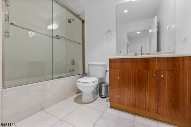 3103 City Pl, Edgewater Boro, NJ 07020
