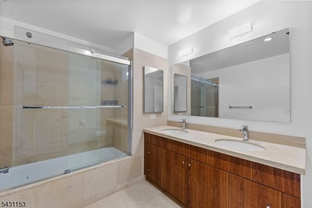 3103 City Pl, Edgewater Boro, NJ 07020