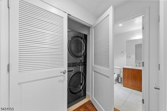 3103 City Pl, Edgewater Boro, NJ 07020