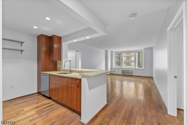 3103 City Pl, Edgewater Boro, NJ 07020