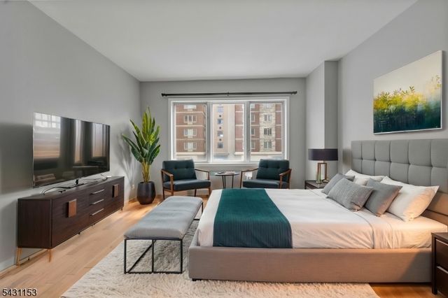 3103 City Pl, Edgewater Boro, NJ 07020