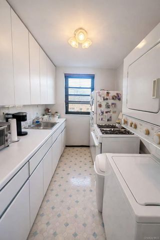 15916 16th Avenue 2FL, Whitestone, NY 11357