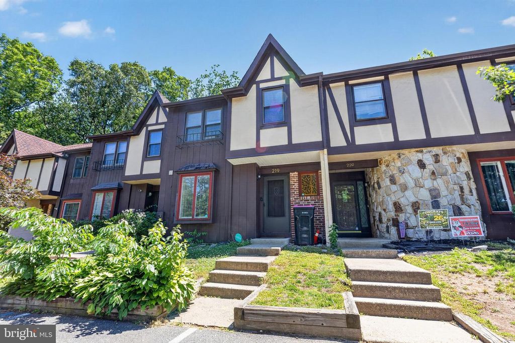 219 KEATS CT, Sicklerville, NJ 08081