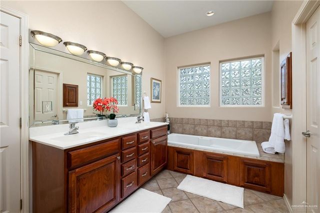 818 Hill Country Road, Edinburg, TX 78539