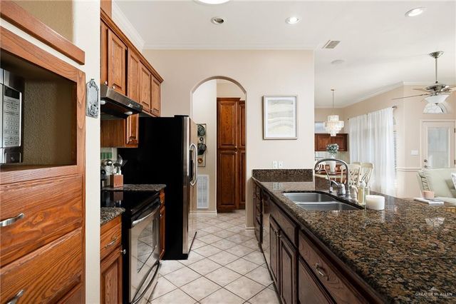 818 Hill Country Road, Edinburg, TX 78539