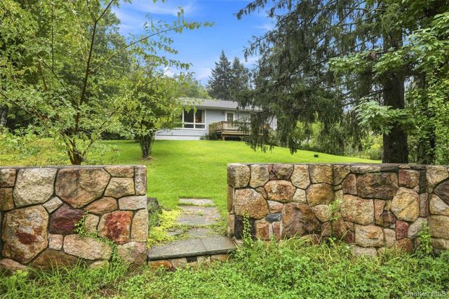 31 Red Barn Road, Pine Bush, NY 12566