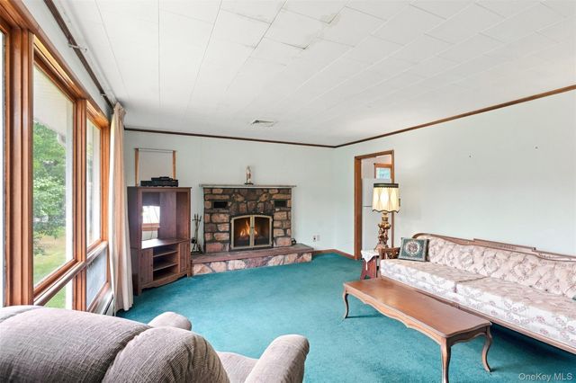 31 Red Barn Road, Pine Bush, NY 12566