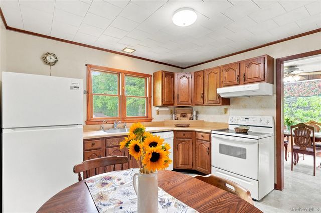 31 Red Barn Road, Pine Bush, NY 12566