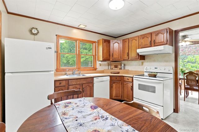 31 Red Barn Road, Pine Bush, NY 12566