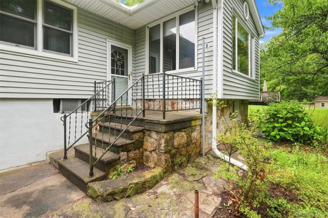 31 Red Barn Road, Pine Bush, NY 12566