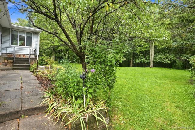 31 Red Barn Road, Pine Bush, NY 12566