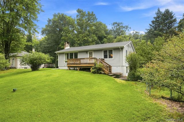 31 Red Barn Road, Pine Bush, NY 12566