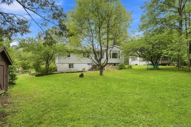 31 Red Barn Road, Pine Bush, NY 12566