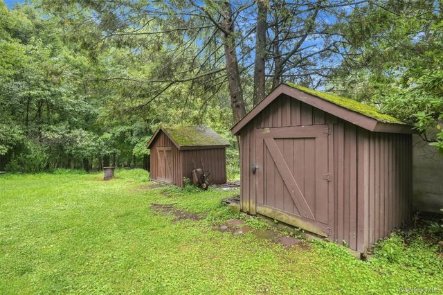 31 Red Barn Road, Pine Bush, NY 12566
