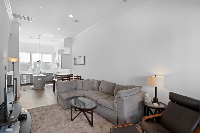 3307 Timbergrove Oaks Street, Houston, TX 77008