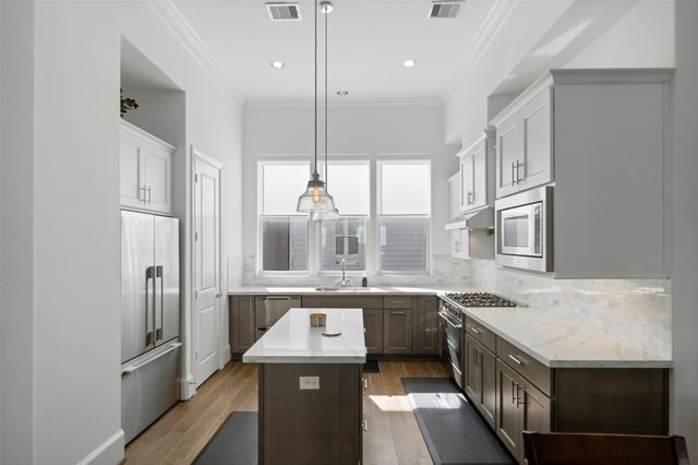 3307 Timbergrove Oaks Street, Houston, TX 77008