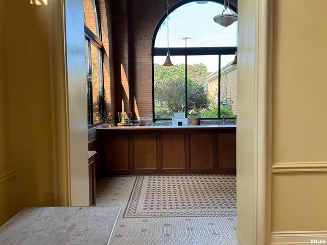 3031 5TH Avenue, Rock Island, IL 61201